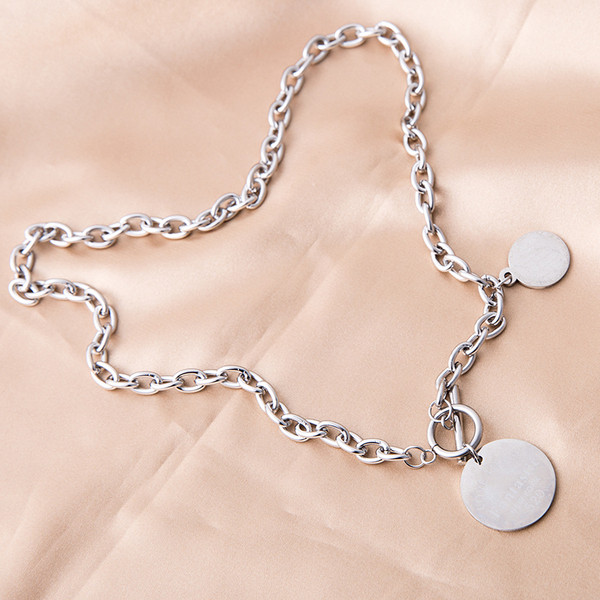 Praegune naiste metallist kaelakee