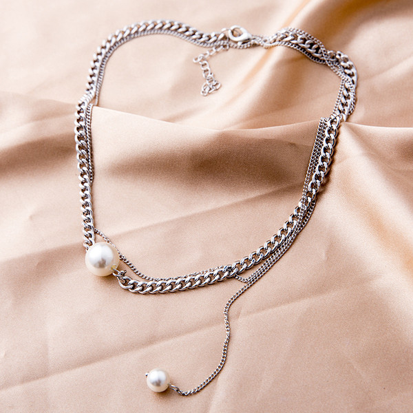 Elegantna ženska ogrlica s privjescima