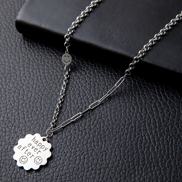 Moderna ženska metalna ogrlica sa privjeskom