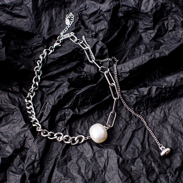 Moodne naiste ripatsidega metallist kaelakee