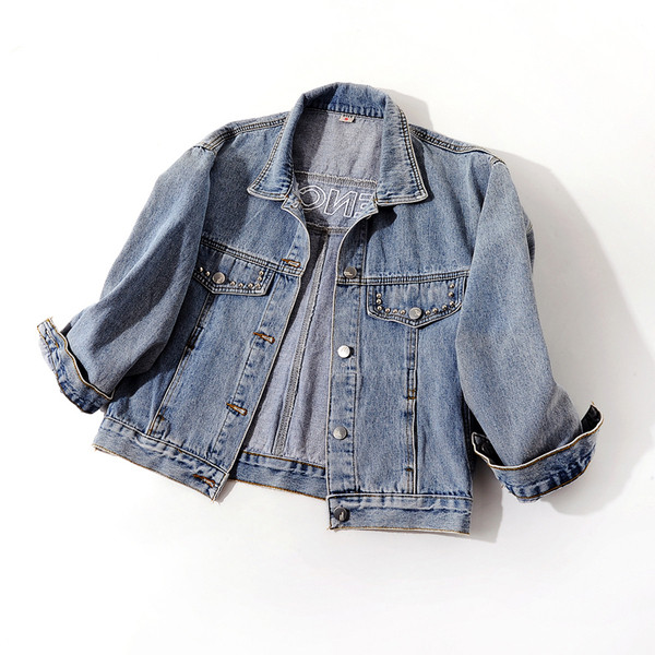 Μοντέρνο γυναικείο τζιν μπουφάν με τσέπες και τσέπες