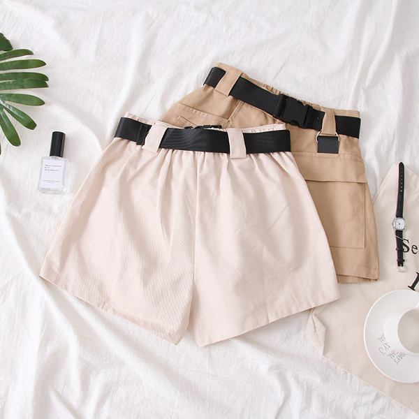 Uus mudel taskute ja vööga naiste lühikesed püksid