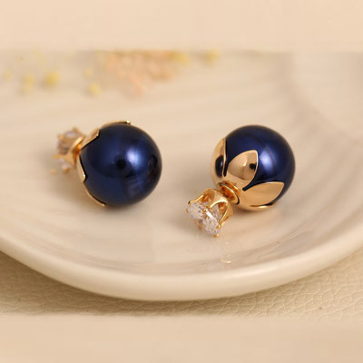 Modern, kövekkel díszített fülbevaló