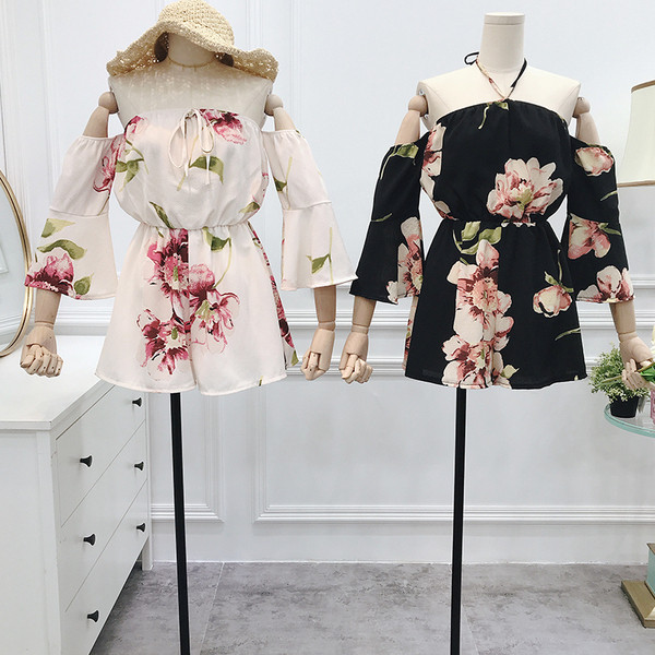 Ženski kombinezon - golih ramena i cvjetnog uzorka