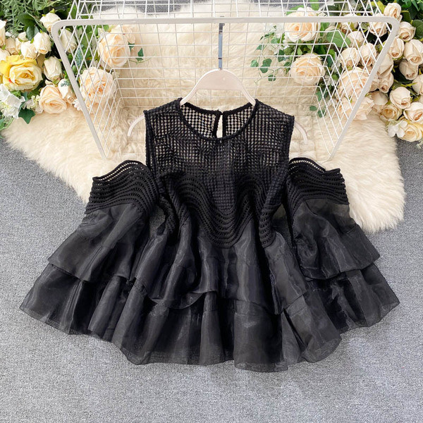 Modern női ing kerek nyakkivágással és csupasz váll