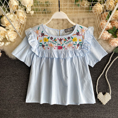 Moderna ženska bluza s ovalnim izrezom i cvjetnim uzorkom