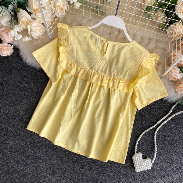 Moderna ženska bluza s ovalnim izrezom i cvjetnim uzorkom