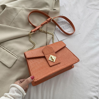 Σύγχρονη γυναικεία τσάντα από οικολογικό δέρμα και μακριά λαβή