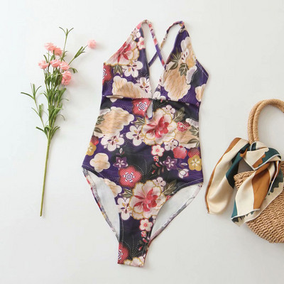 Дамски цял бански с флорален десен