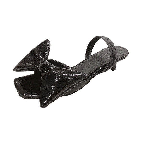 Modern női szandál szalaggal és alacsony sarkú öko bőrből