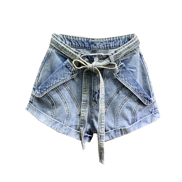 Modern női farmer rövidnadrág övvel és zsebekkel