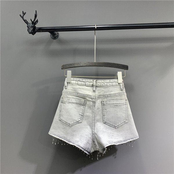 Női rövidnadrág magas derékkal, rojtokkal és kövekkel