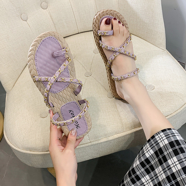 Fém elemes, lapos talpú női papucs