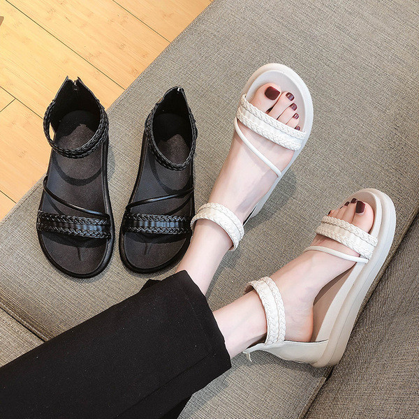 Női alkalmi szandál cipzárral és lapos talppal