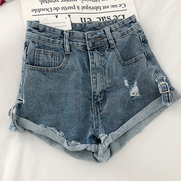 Rövid női farmer magas derékkal, szakadt elemmel