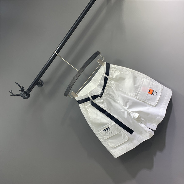 Moderne ženske kratke hlače - s remenom i džepovima