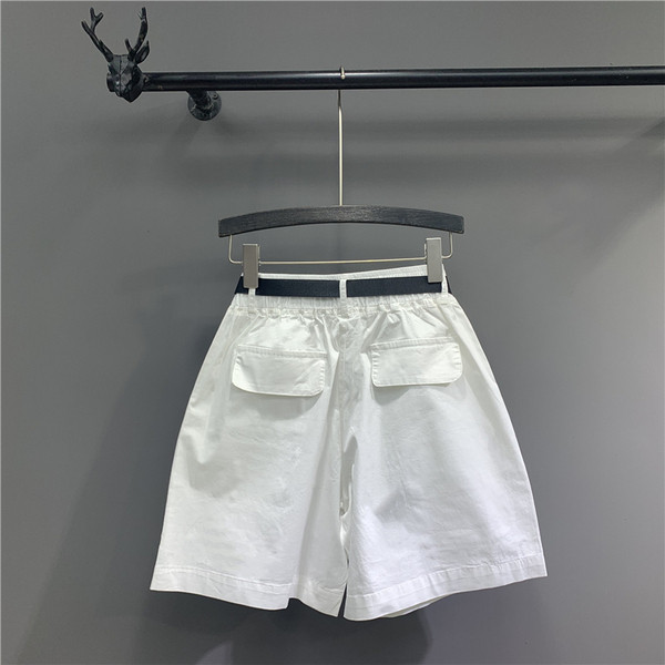Moderne ženske kratke hlače - s remenom i džepovima