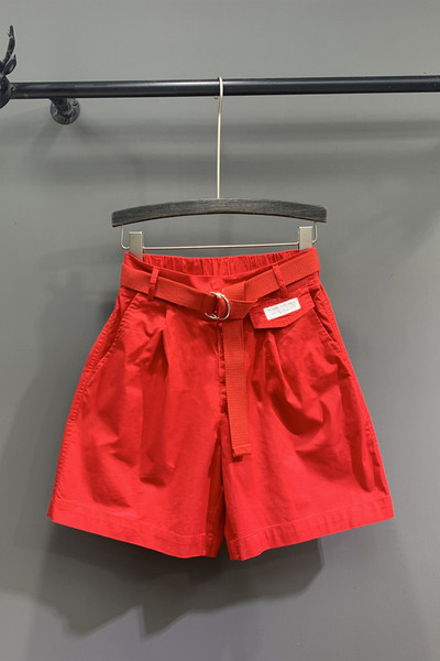 Alkalmi női rövidnadrág - övvel és zsebekkel