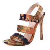 Női magas sarkú textil szandál