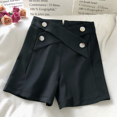 Női rövidnadrág magas derékkal és gombokkal