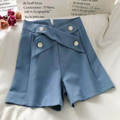 Női rövidnadrág magas derékkal és gombokkal