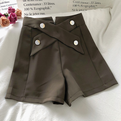 Női rövidnadrág magas derékkal és gombokkal