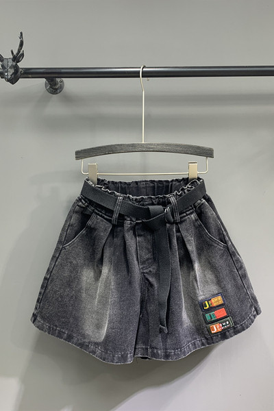 Női rövidnadrág övvel - széles modell