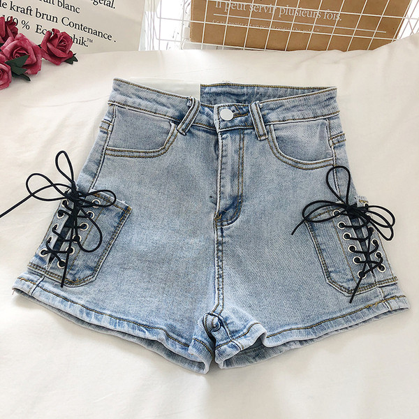 Κοντά γυναικεία τζιν με ψηλή μέση και κορδόνι