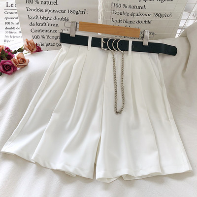 Modern női rövidnadrág magas derékkal és övvel