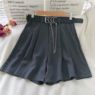 Modern női rövidnadrág magas derékkal és övvel