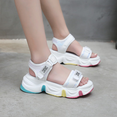 Női alkalmi szandál folttal, színes talppal