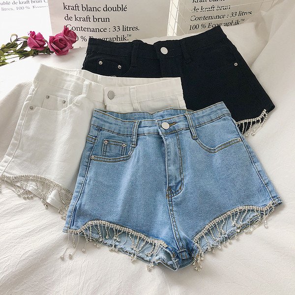 Alkalmi női rövidnadrág farmerből és kövekből