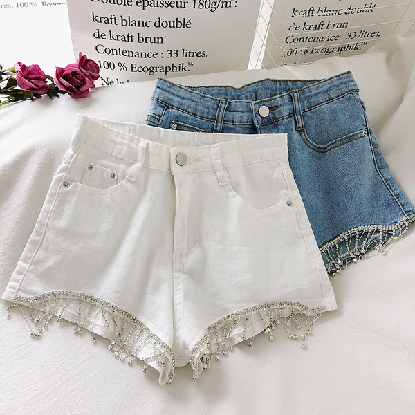 Alkalmi női rövidnadrág farmerből és kövekből