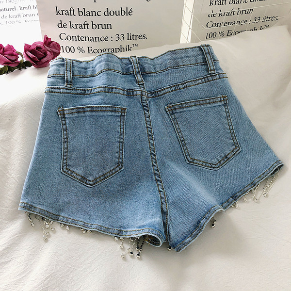 Alkalmi női rövidnadrág farmerből és kövekből