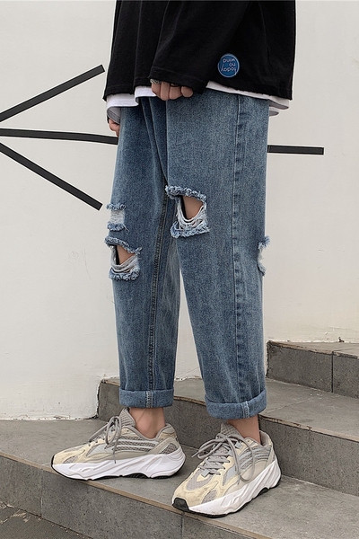 Széles férfi farmer, szakadt motívumokkal