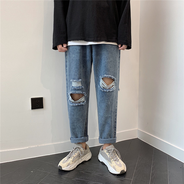 Széles férfi farmer, szakadt motívumokkal