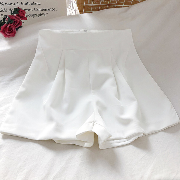 Egyszínű női rövidnadrág magas derékkal