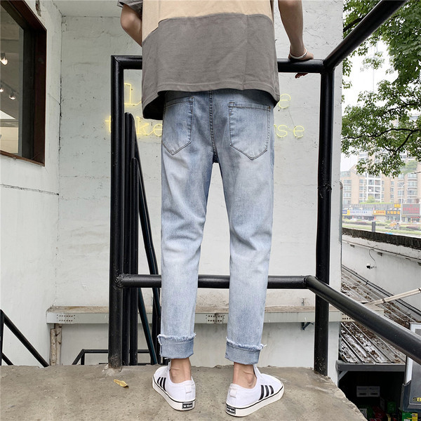 Nyári férfi farmer, szakadt motívummal passzolt modellel