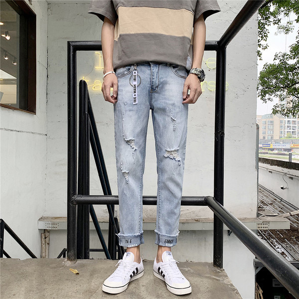 Nyári férfi farmer, szakadt motívummal passzolt modellel