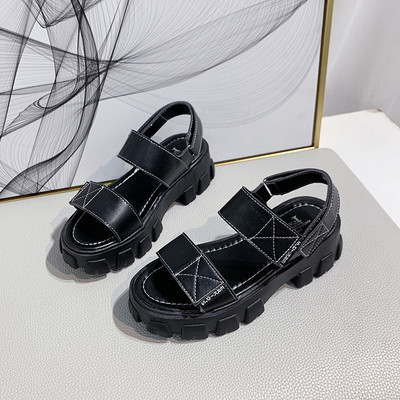 Öko bőrből készült női szandál fehér és fekete színben