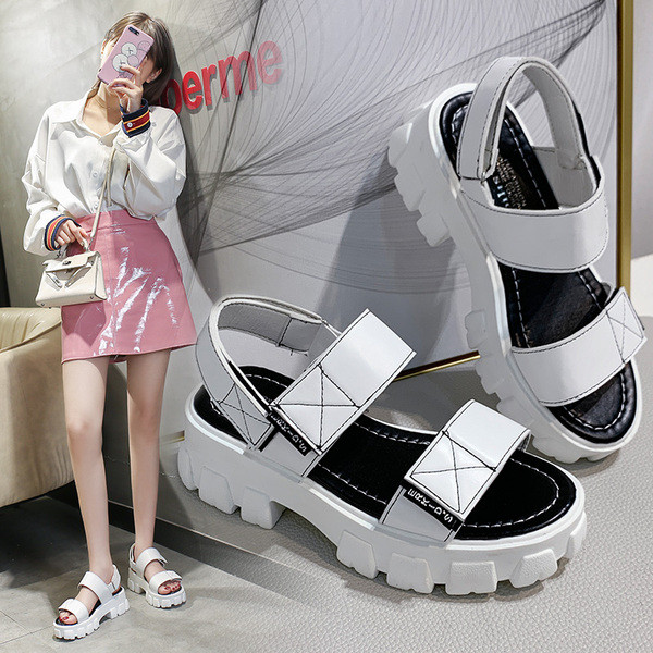 Öko bőrből készült női szandál fehér és fekete színben