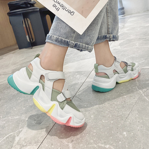 Modern női szandál foltokkal és színes talppal