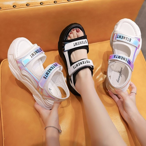 Női szandál durva műbőr talppal