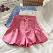 Alkalmi női rövidnadrág magas derékkal, gombbal