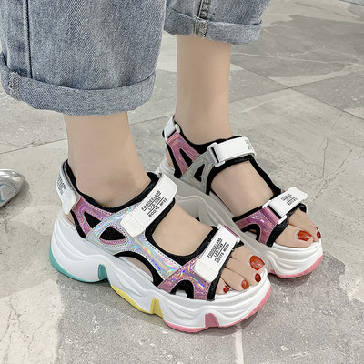 Női szandál új modell színes talppal és foltokkal