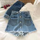 Női rövid farmer, gombokkal és zsebekkel