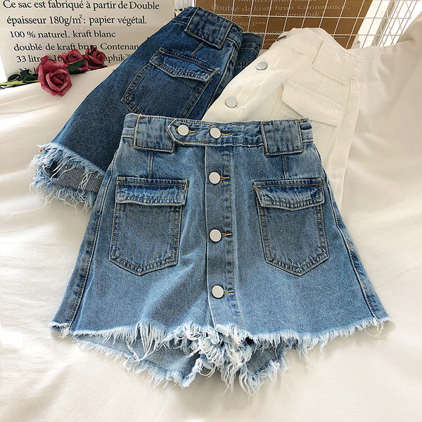 Női rövid farmer, gombokkal és zsebekkel