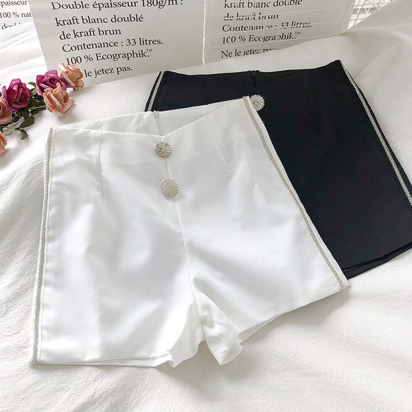 Modern női rövidnadrág magas derékkal, díszítő kövekkel