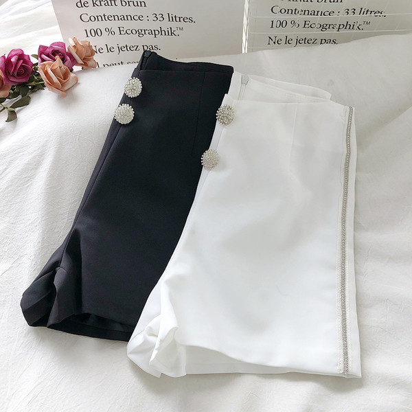 Modern női rövidnadrág magas derékkal, díszítő kövekkel