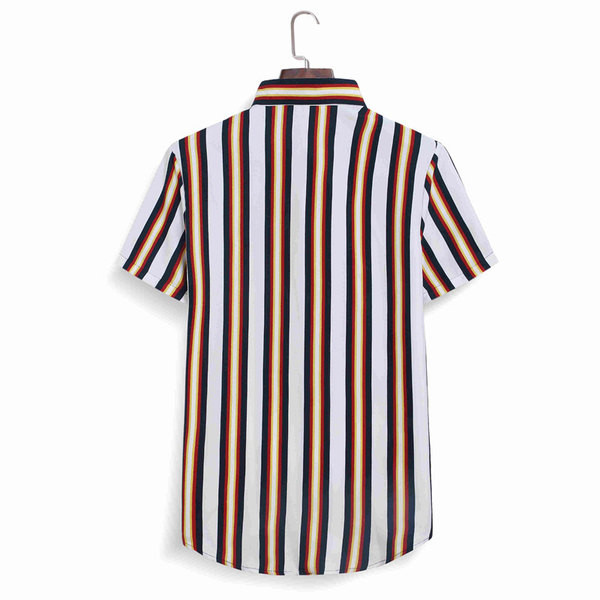 Moodne meeste triibuline klassikalise krae ja lühikeste varrukatega särk